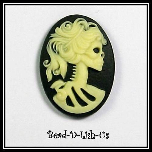 Skeleton Lady 18x13mm Cameo skull Goth unset B&I  R  