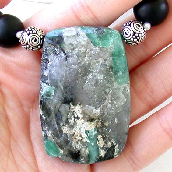 RARE NATURAL GREEN EMERALD DRUZY PENDANT ONYX NECKLACE  