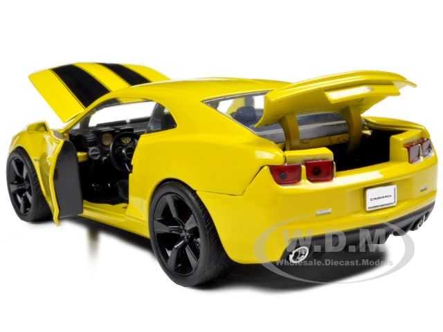 2010 CHEVROLET CAMARO SS YELLOW 1/24 DIECAST MODEL CAR  