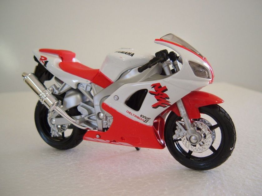 Yamaha YZF R1 WHITE motorcycle 1/18 R 1 1000 Maisto  