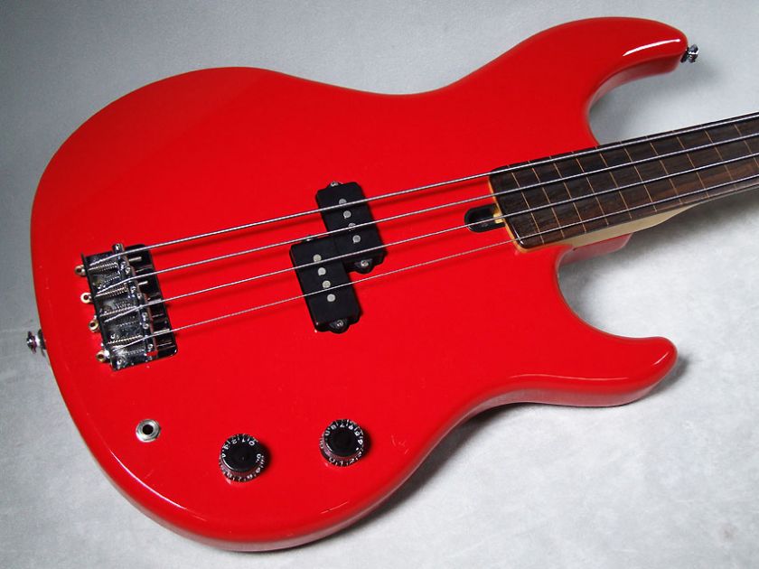 YAMAHA FRETLESS BASS GUITAR BB200F ( Fiesta Red Color ) BB 200 F 