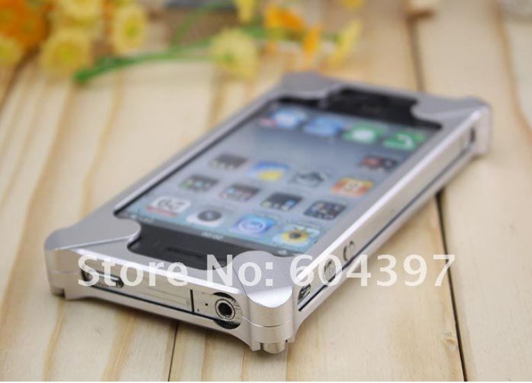 Guard Series Arachnophobia Aluminium Case for iPhone 4     Silver 