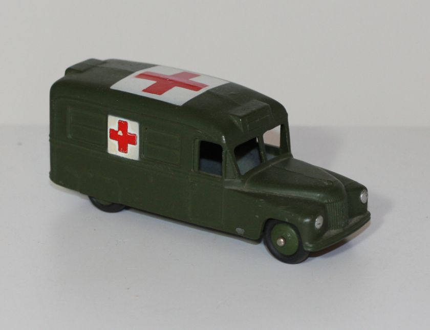 MILITARY DINKY TOYS 30HM DAIMLER AMBULANCE EARLY BASE  