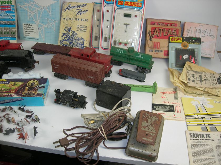 Model train cars & accessories American flyer/ Bachmann / Tyco / Atlas 