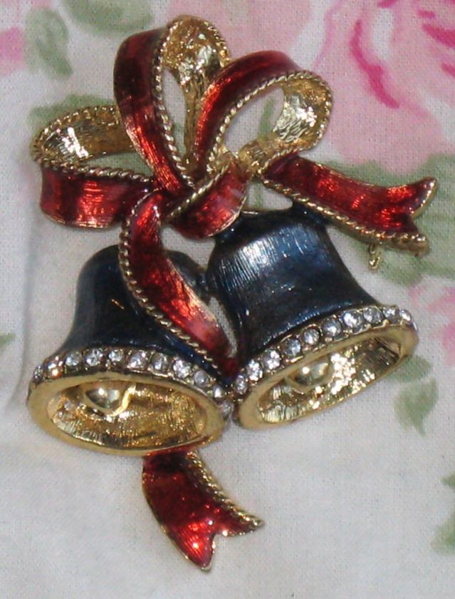 VINTAGE MONET RHINESTONE CHRISTMAS BELLS RIBBON BROOCH PIN  