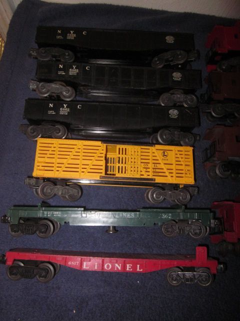 14 LIONEL TRAINS POSTWAR FREIGHT CARS  