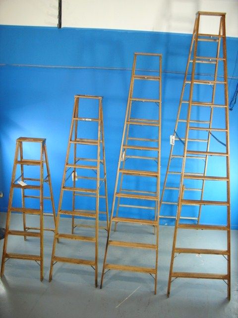 USED 6ft Wooden STEP Ladder LOUISVILLE WERNER JOHNSON  