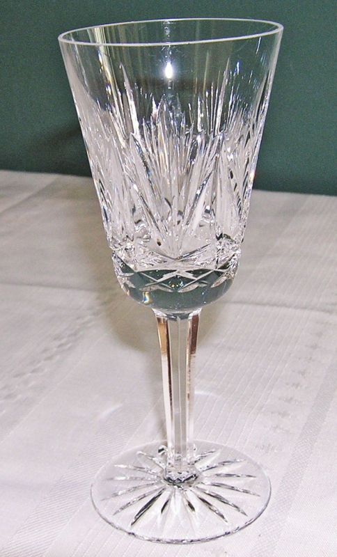 CRYSTAL CUT PINEAPPLE DESIGN 4 OZ WINE GLASS  