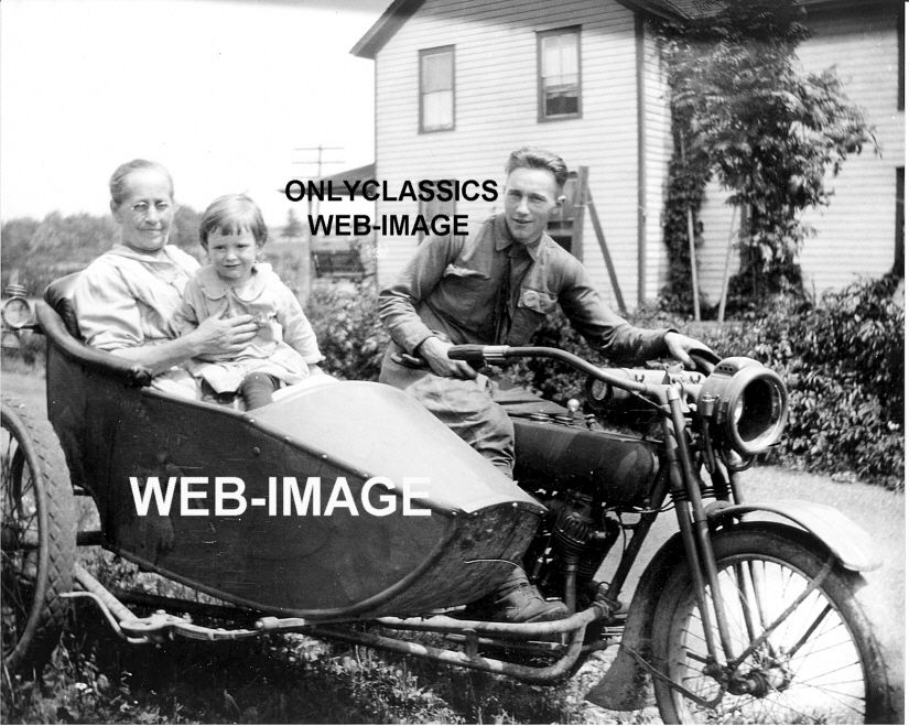 HARLEY DAVIDSON MOTORCYCLE SIDECAR  FAMILY  HOUSE PHOTO  