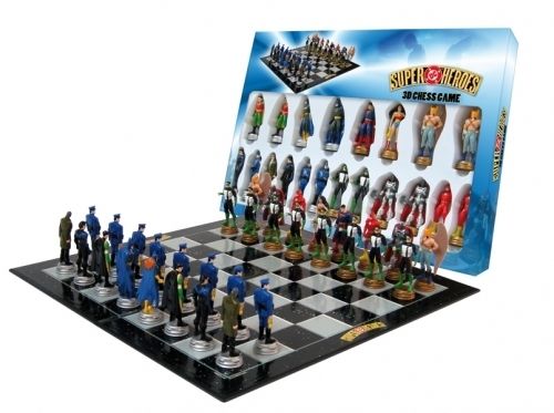 DC COMICS SUPERHEROES   CHESS SET (BATMAN VS SUPERMAN)  