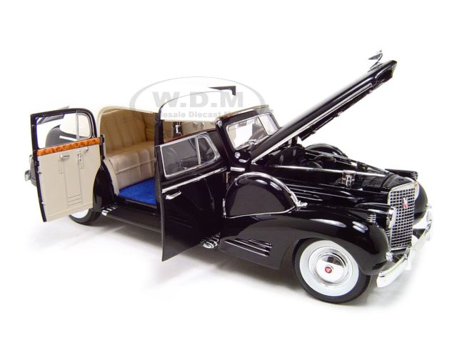 1938 CADILLAC V16 FLEETWOOD BLACK 1/18 DIECAST MODEL BY SIGNATURE 