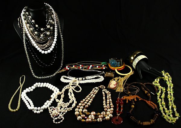 Vintage Necklace Bracelet LOT costum 30 pc Pearl Beaded  