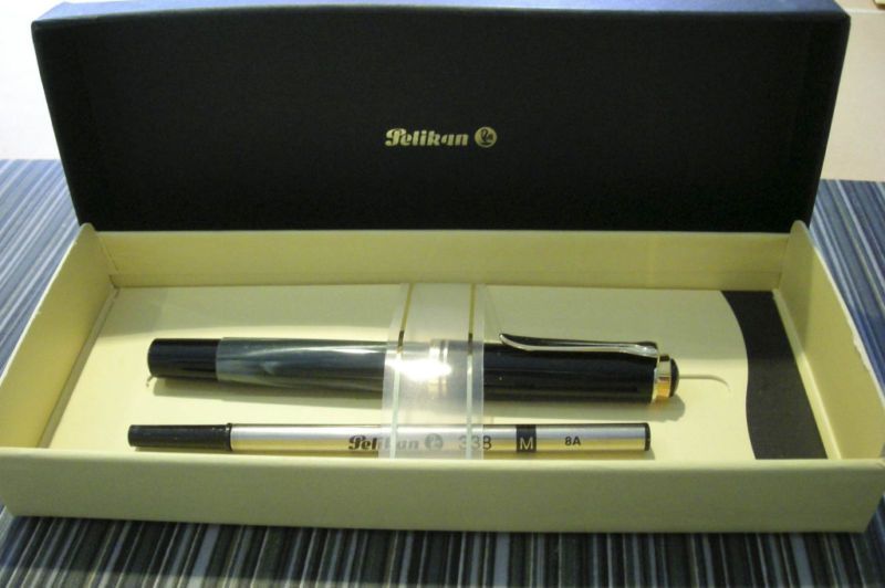 Pelikan R200   Green or Blue Marble   Mint  