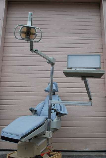 Dansereau California Dental Chair w/ Light and Viewer  