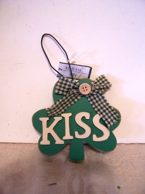 WOOD SHAMROCK LOVE ST.PATRICKS DAY HANGING SIGN ORNAME  