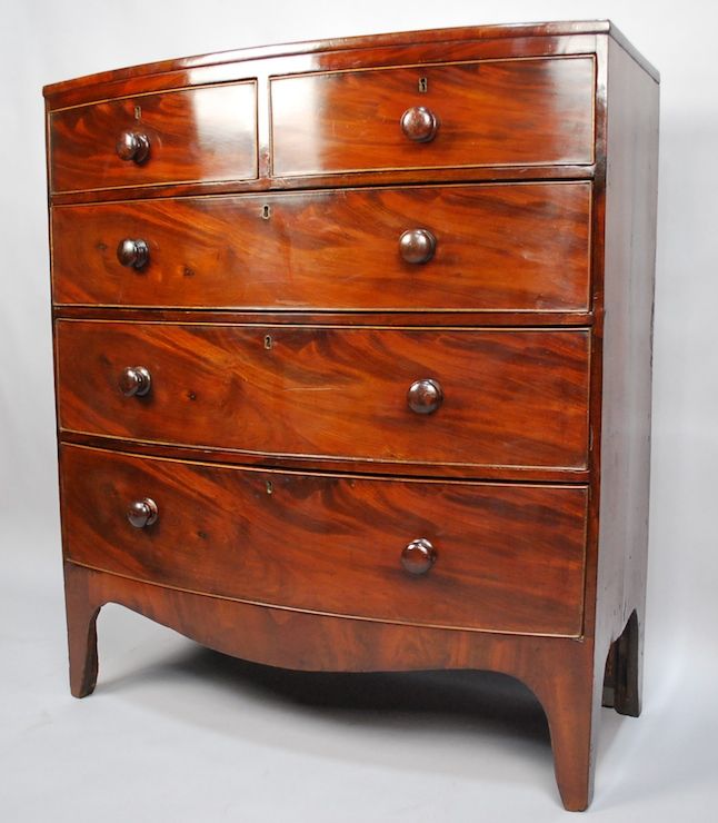 19TH CENTURY ENGLISH GEORGE III MAHOGANY BOWFRONT CHEST OF DRAWERS 