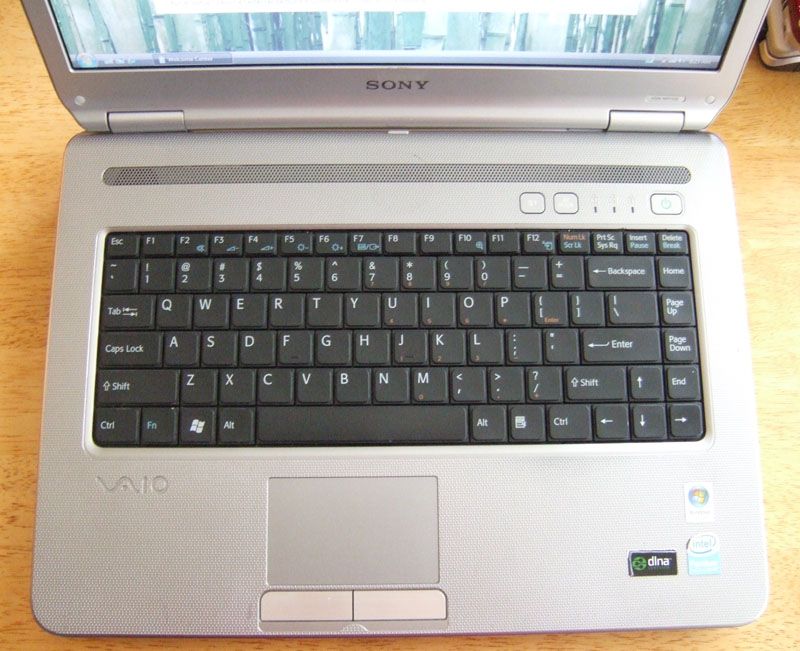 Sony Vaio Laptop VGN NR110E 1gb 120gb HDD 1.47GHz DVDRW  