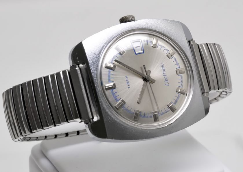 Vintage 1970s TIMEX Mens Electronic Watch w/ Date, Silver & Blue Dial 